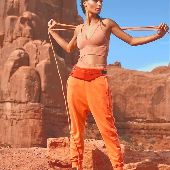 NEW Free People Movement Good Karma V Neck Crop Sports in Tan/Sand M/L - Picture 4 of 14